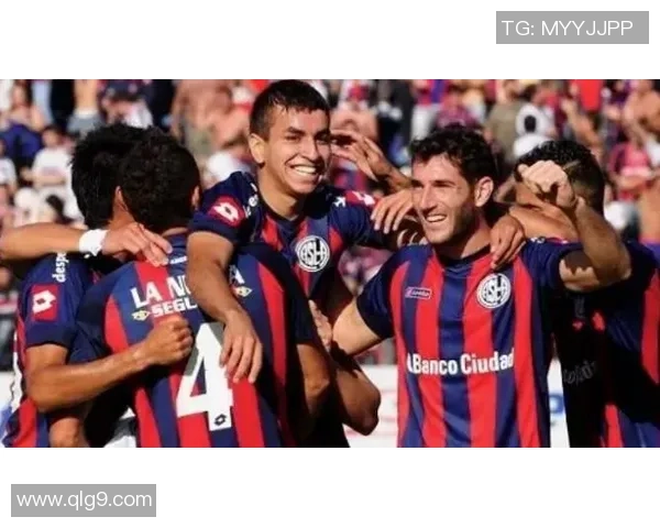 阿雅克与梅斯肖的精彩对决揭示足球战术与团队合作的重要性